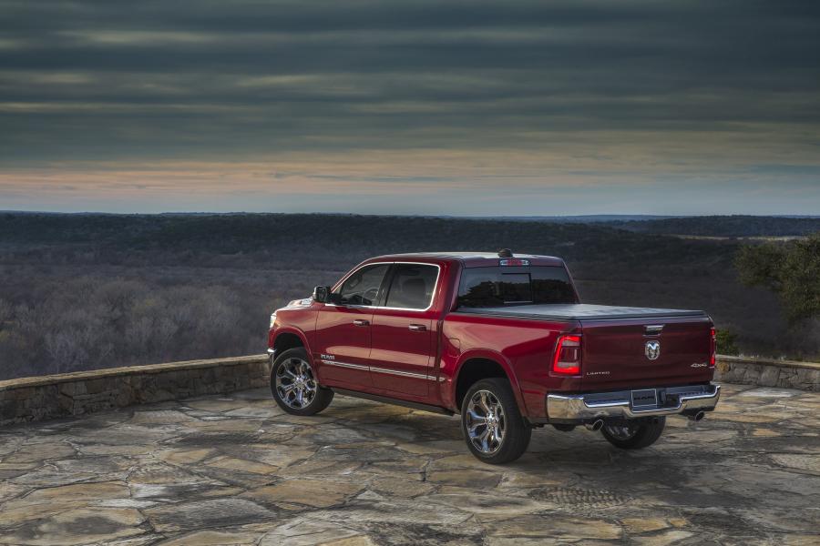  Ram 1500 Limited Crew Cab (DT) 2018 года  (фото 24 из 40)